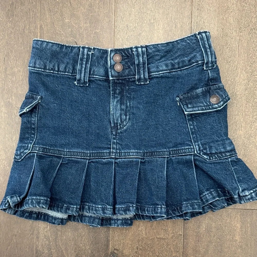 Gap Kids Denim Cargo Pleated Mini Skirt Size 7 Dark Wash Y2K